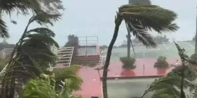 Les impressionnantes images du typhon Mawar qui s'abat actuellement sur une île du pacifique