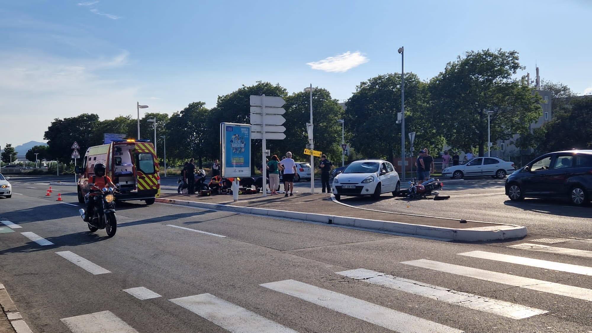 Collision entre un motard et une voiture ce mercredi à Cannes, les secours sont sur place