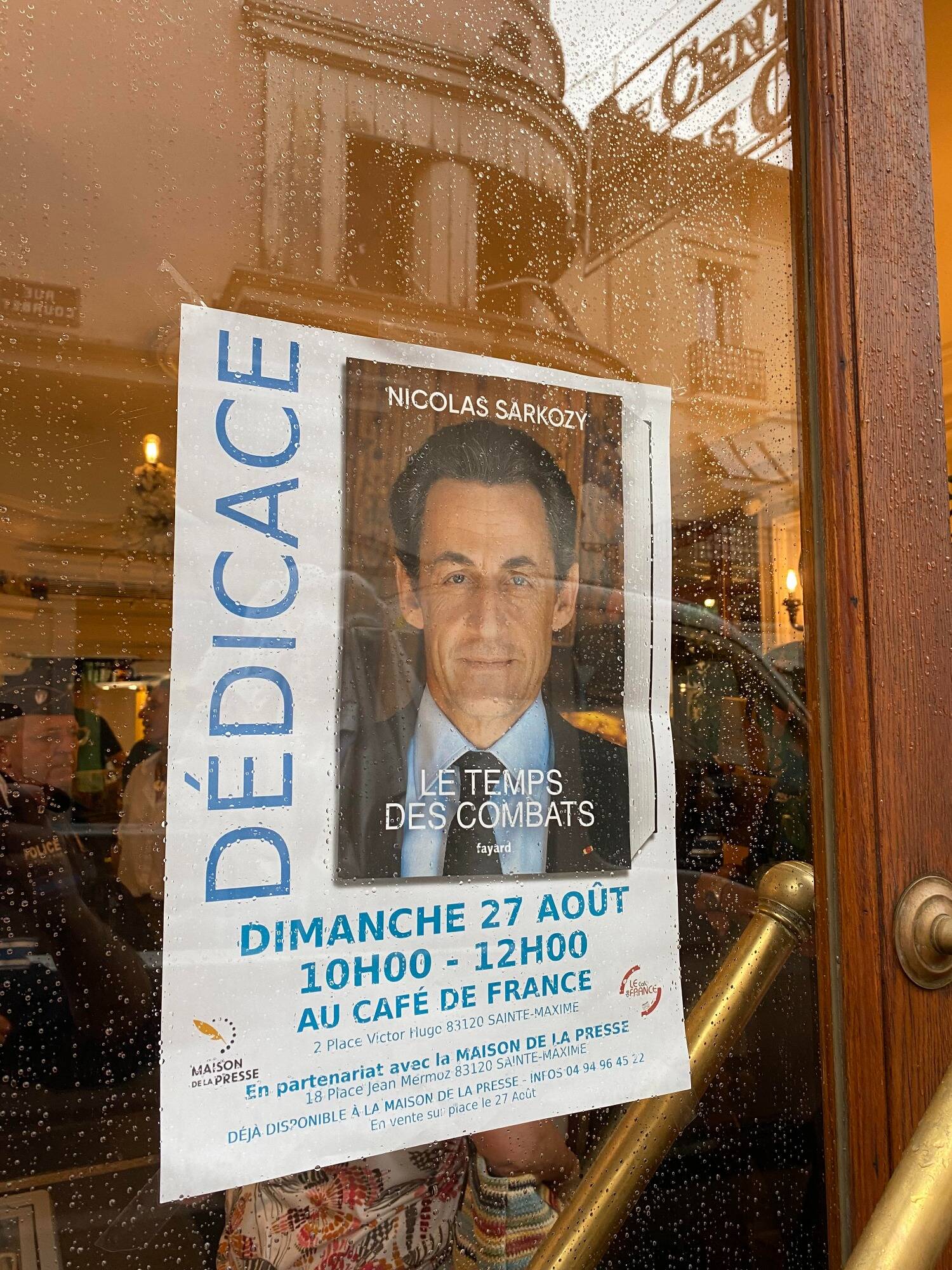 Près de 200 personnes ont fait le déplacement pour voir Nicolas Sarkozy à Sainte-Maxime ce dimanche