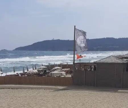 Un baigneur décède par noyade à Ramatuelle, les sauveteurs mettent en garde contre le vent