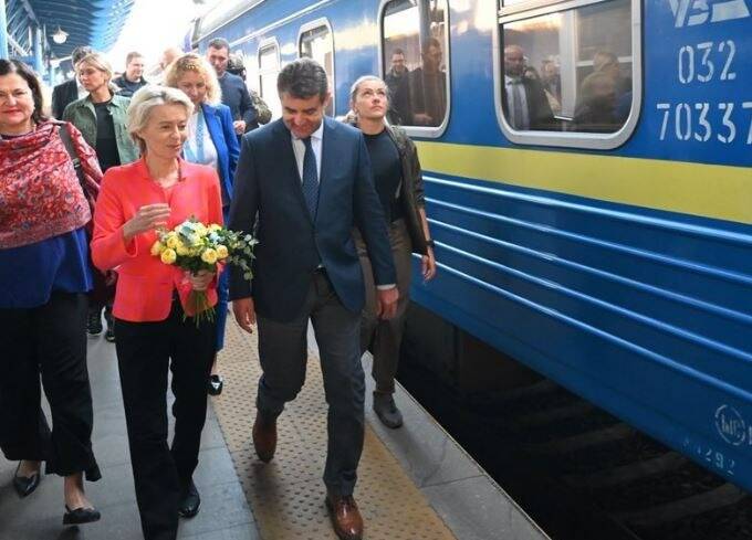 Guerre en Ukraine: Ursula von der Leyen annonce être à Kiev pour parler du "soutien" européen à l'approche de l'hiver