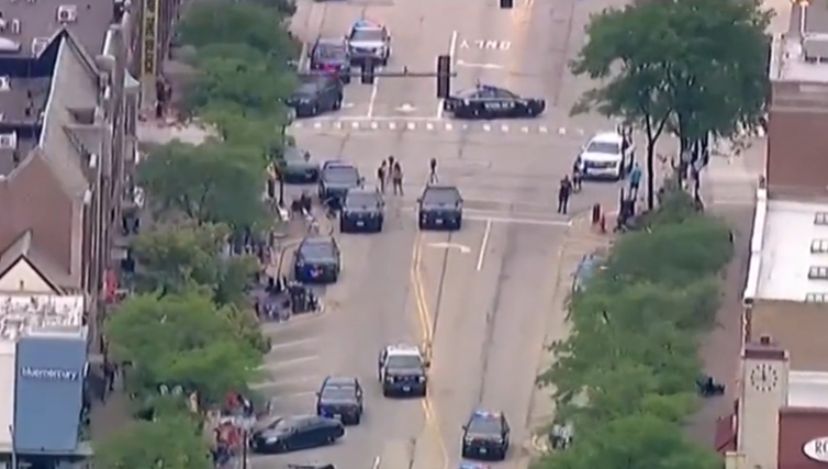 Des coups de feu lors d'une parade dans le nord des Etats-Unis, plusieurs victimes selon des médias