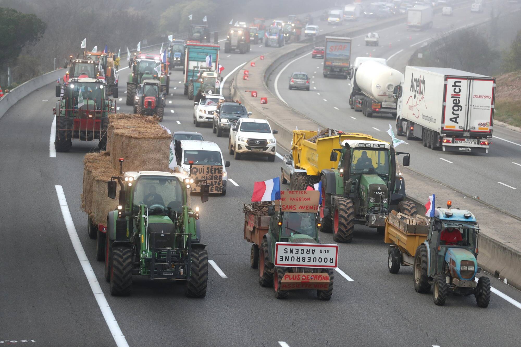 Autoroute A8 fermée au Capitou, opération escargot: on fait le point sur le mouvement des agriculteurs dans l'Est-Var ce mercredi matin