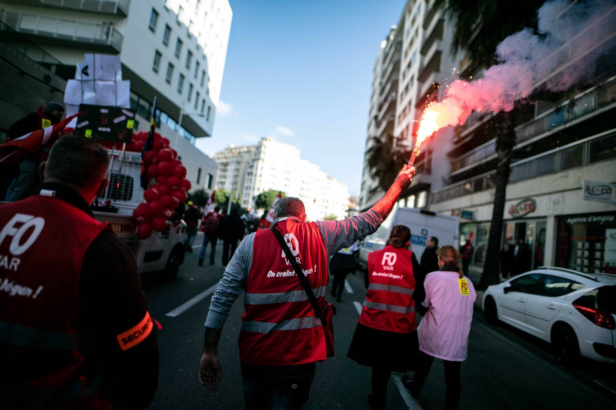 Grève du 15 mars: 12.000 manifestants à Nice selon les syndicats, opération-escargot à Toulon... suivez la mobilisation en direct