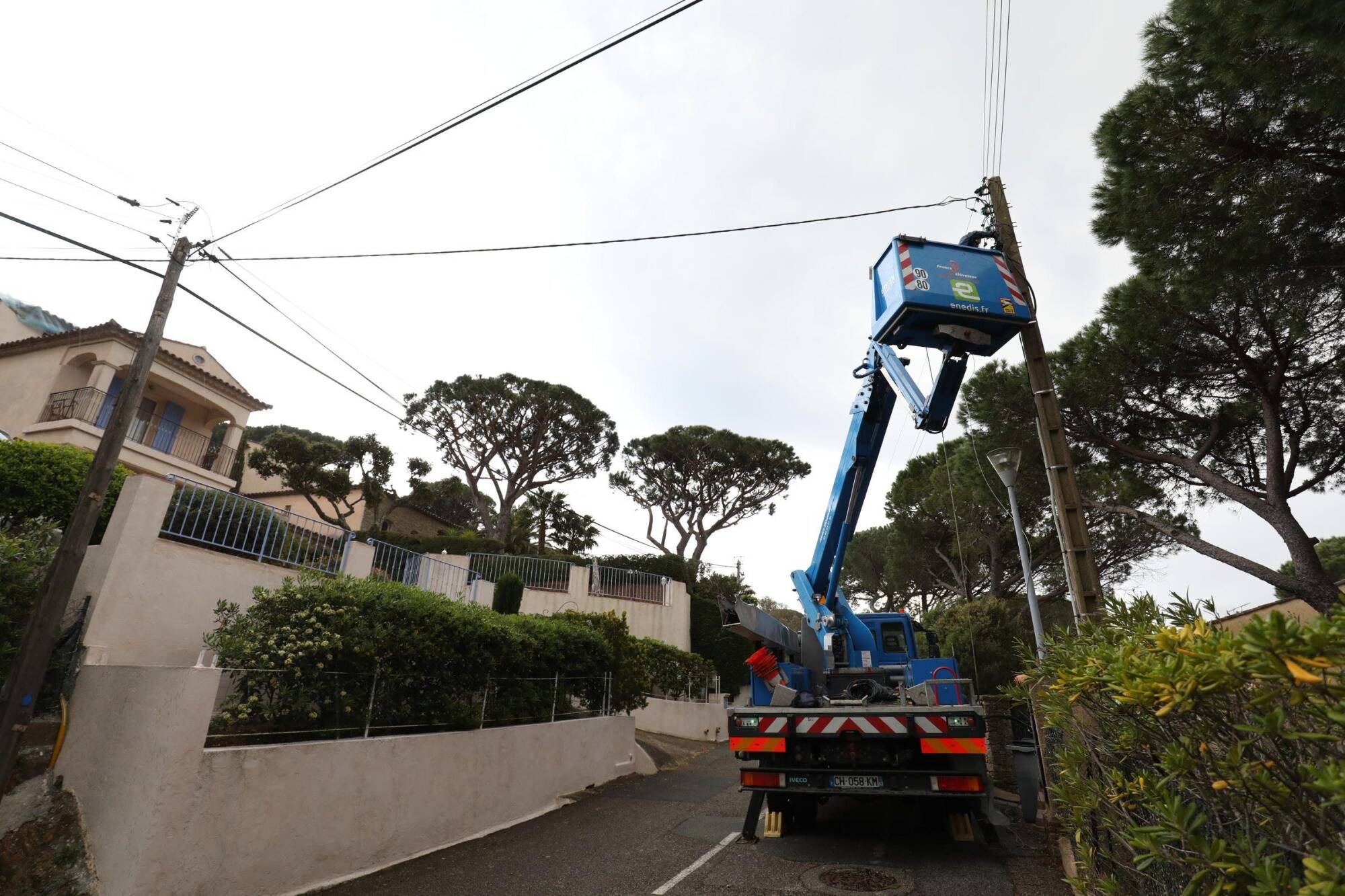 Vents violents: 1.300 foyers toujours privés d'électricité dans le Var