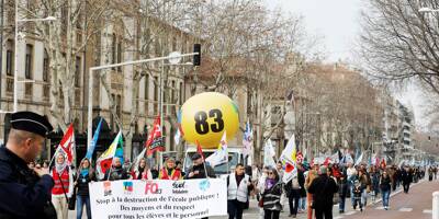Plus de 700 enseignants défilent en intersyndicale à Toulon