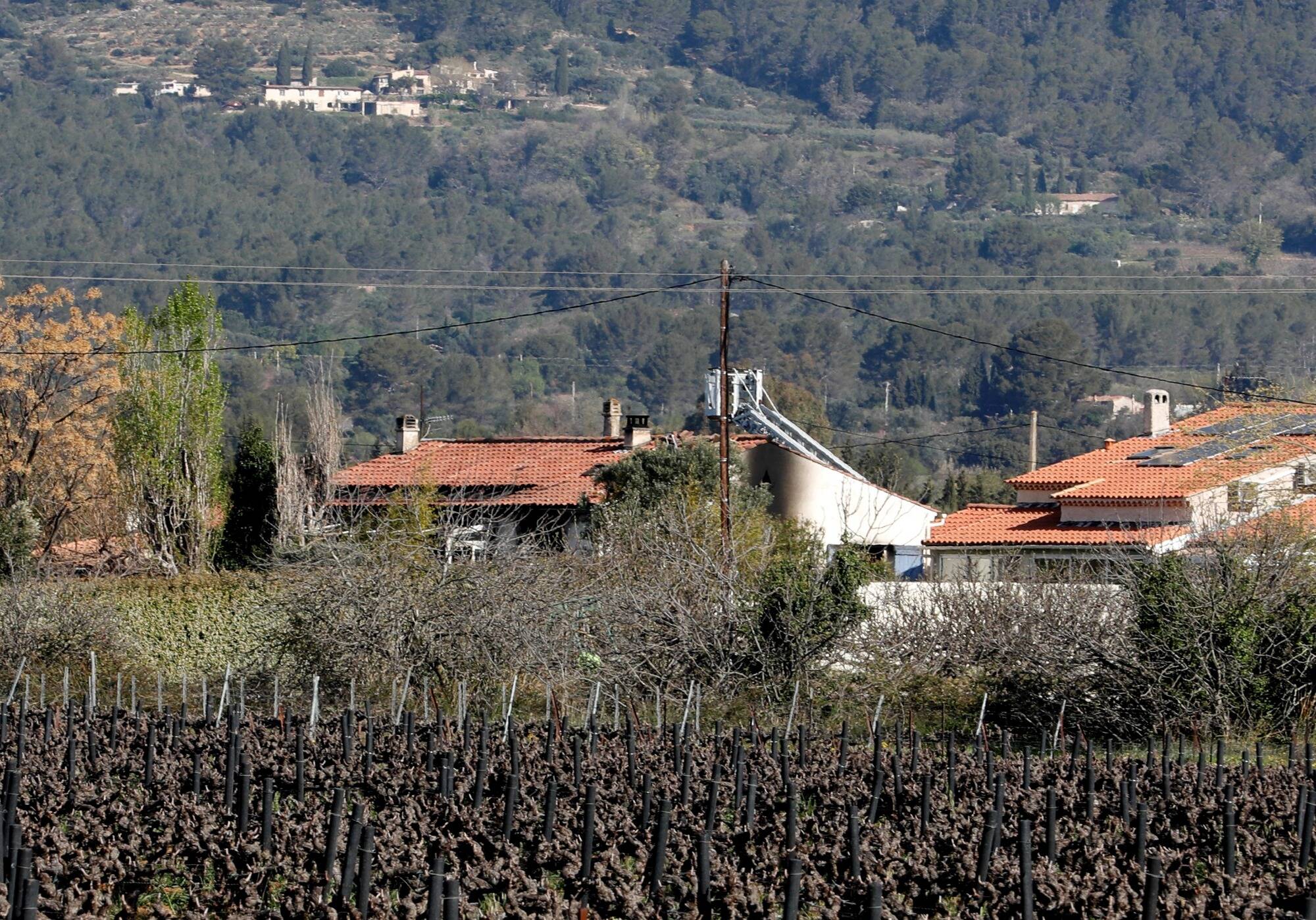 Les parents décèdent, leur fils échappe aux flammes: ce que l'on sait (et ce que l'on ignore encore) après le dramatique feu de villa dans le Var