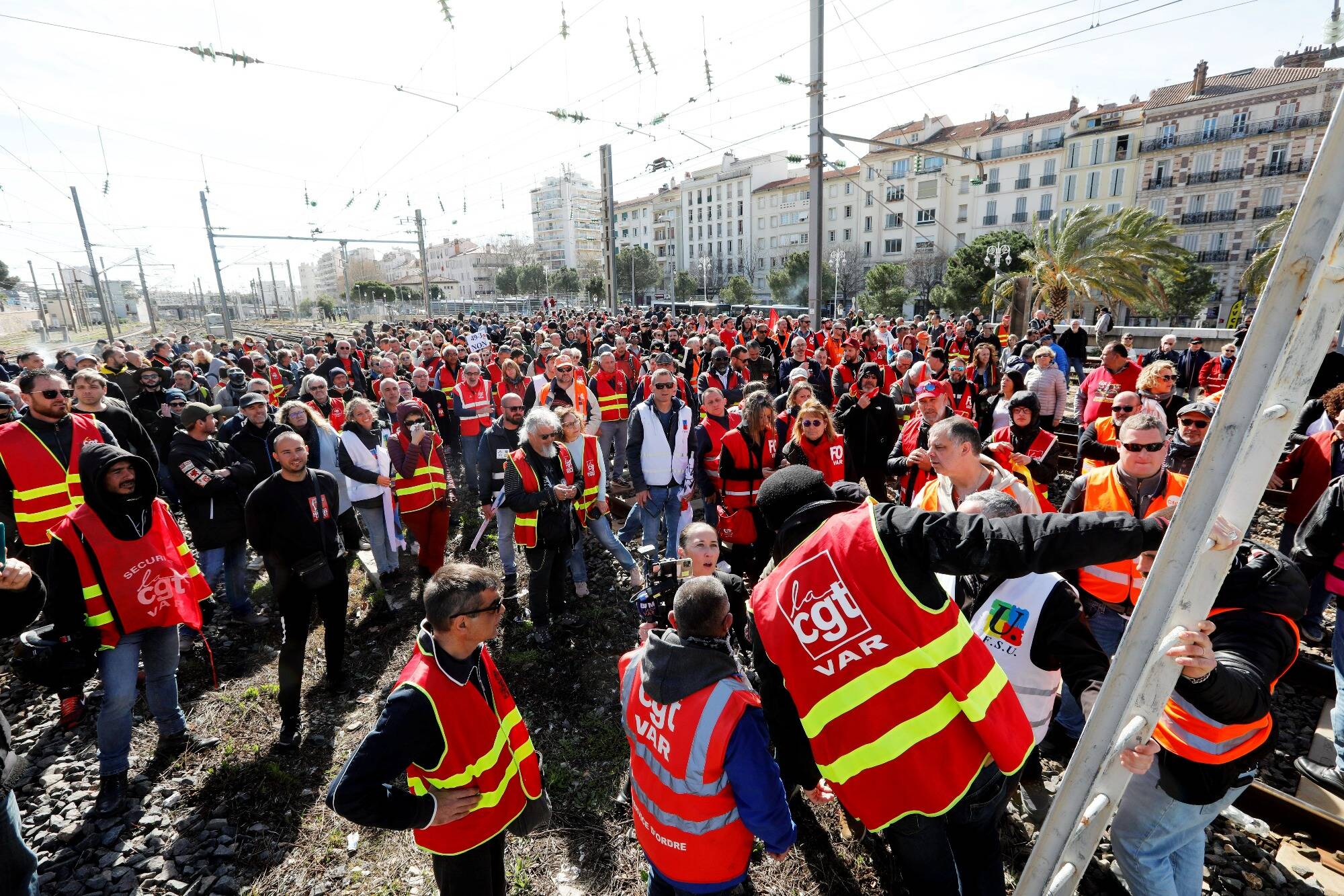 Réformes des retraites: menaces sur le bac dans le Var, des rassemblements ce midi à Nice et à Grasse... suivez notre direct