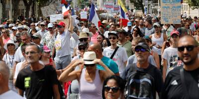 Grosse mobilisation dans les rues de Toulon contre le pass sanitaire, Francis Lalanne en vedette