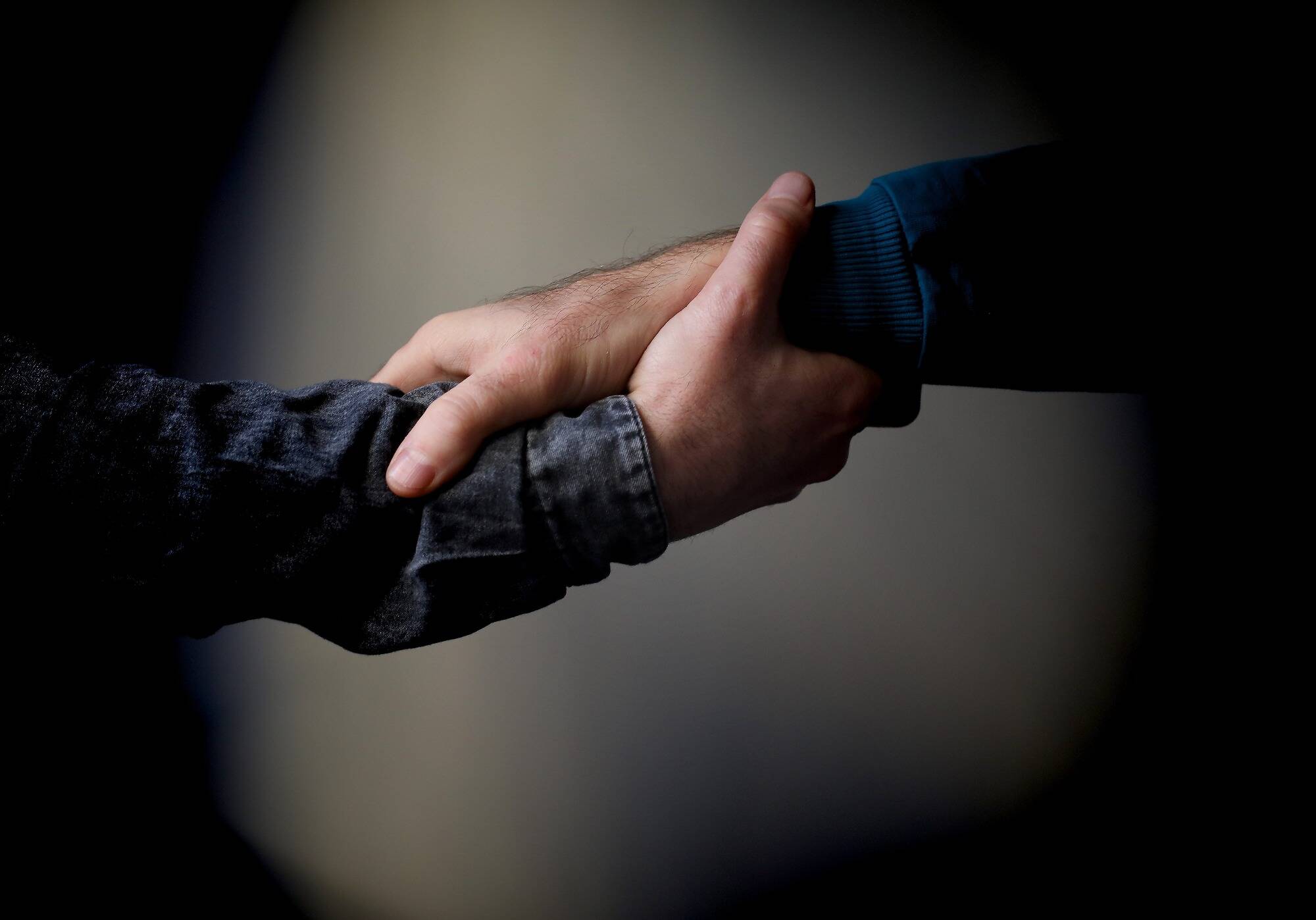 "S'engager nous permet de faire société": cette psychologue varoise explique pourquoi prendre des résolutions solidaires est important