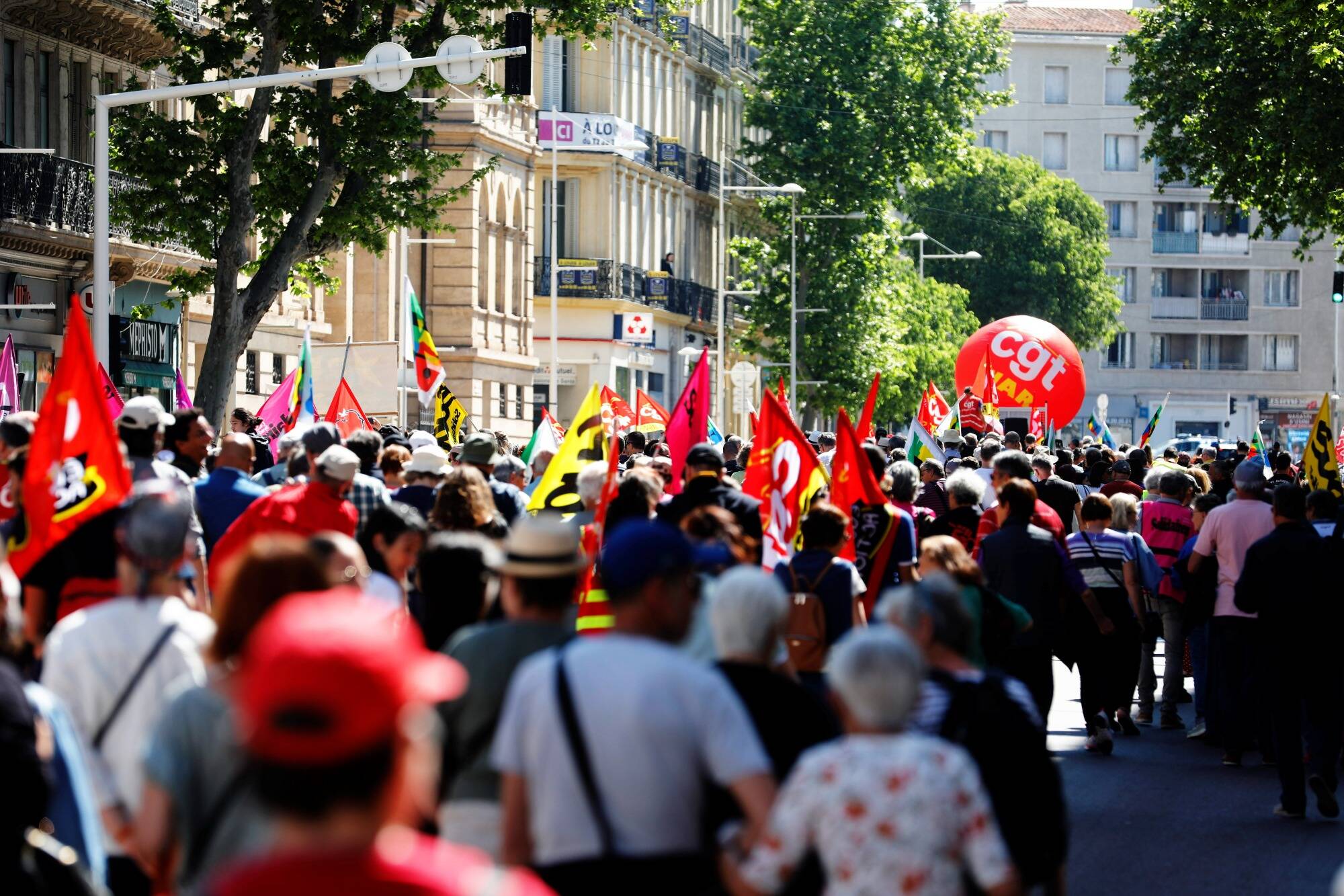 Un stand du Parti Socialiste attaqué, 34 interpellations, 5 policiers blessés... le point sur les violences lors des manifestations du 1er-Mai
