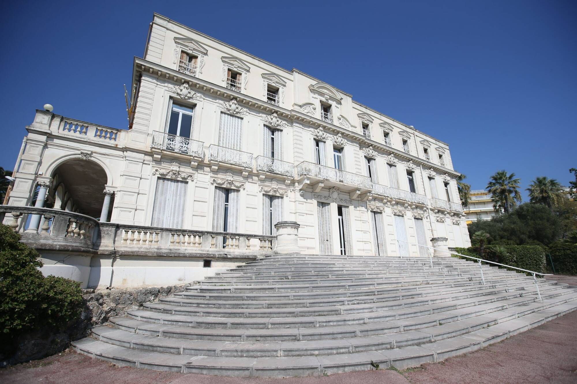 Rien n'a bougé depuis deux ans: cette célèbre bâtisse de Nice va-t-elle vraiment devenir une clinique?